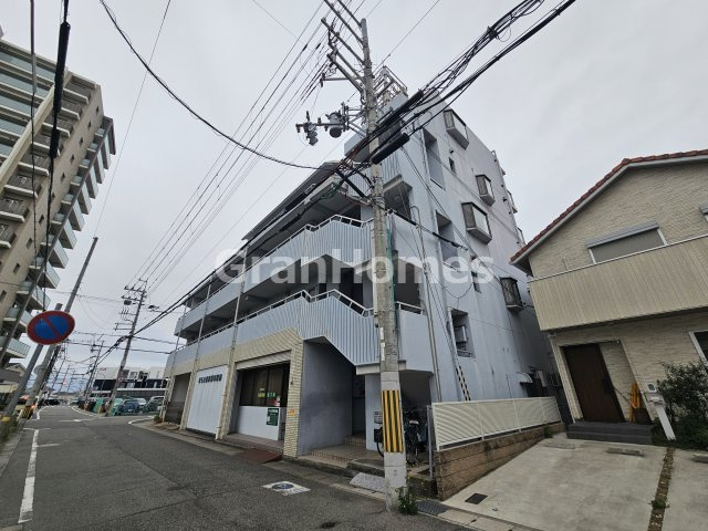 リアルティ大久保駅前の外観