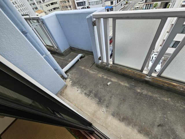 リアルティ大久保駅前のバルコニー