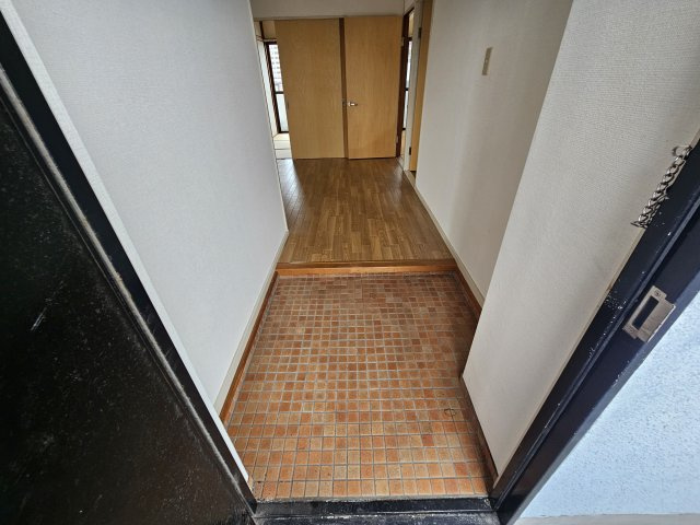 リアルティ大久保駅前の玄関