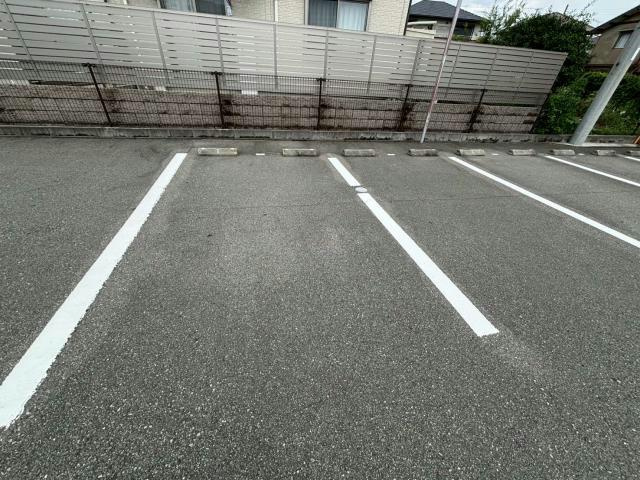 セジュール西土井の駐車場