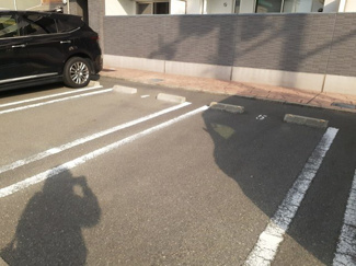 【駐車場】 | ポーシェガーデン３ | 駐車場があるので、車を買う予定の方も安心です