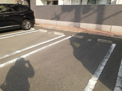 【駐車場】 | ポーシェガーデン３ | 駐車場があるので、車を買う予定の方も安心です