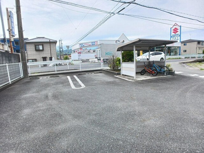 【駐車場】 | ウッドパストラルⅡ | 車をお持ちの方に嬉しい駐車場付きの物件です