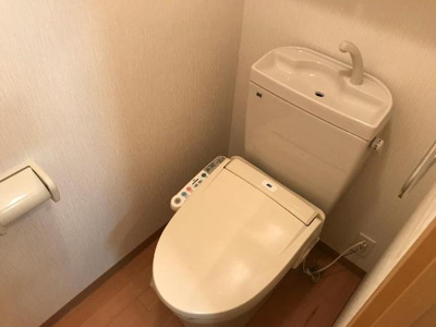 【トイレ】 | カサミラドール・クレマ | 冬も暖かい温水便座付き