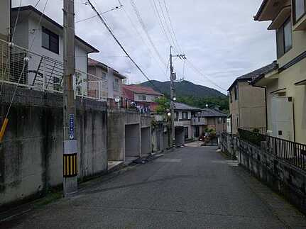 熊野町城之堀９丁目の前面道路含む現地写真
