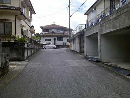 熊野町城之堀９丁目の前面道路含む現地写真