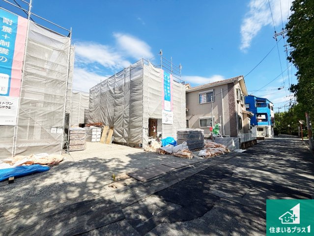 摂津市鳥飼西　第4期　新築一戸建ての前面道路含む現地写真|周辺は落ち着いた街並みの住宅地！子育てがしやすい住環境です！まだ未完成ですが、現地でしかわからない事もございます。是非一度ご覧ください。