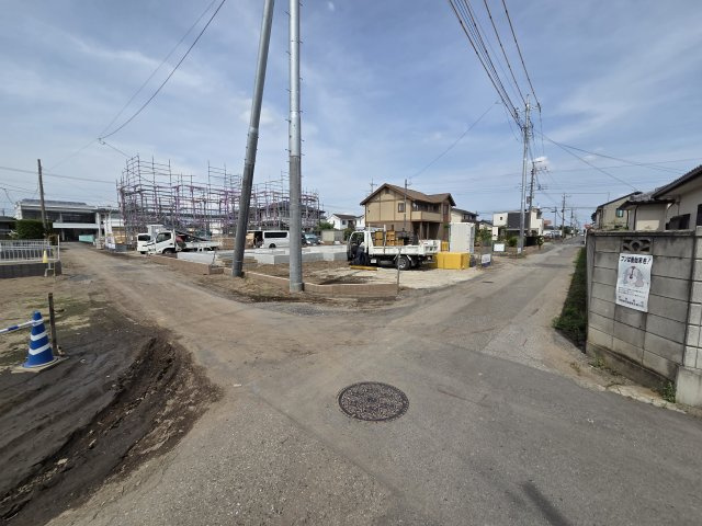 新築　伊勢崎第3茂呂町　4号棟　Livele Garden.Sの前面道路含む現地写真|現地写真　南側前面道路幅員約4ｍ　西側前面道路幅員約4ｍ
