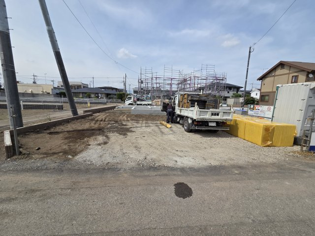 新築　伊勢崎第3茂呂町　4号棟　Livele Garden.Sの駐車場|現地写真　駐車は建物南側に並列4台可能です！