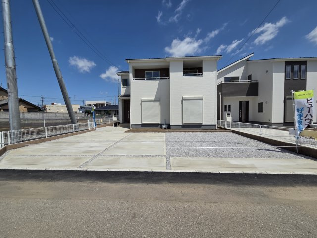 新築　伊勢崎第3茂呂町　4号棟　Livele Garden.Sの駐車場|現地写真　駐車は建物南側に並列4台可能です！
