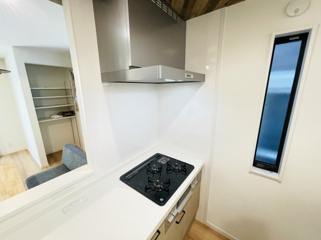 岡崎市上地5丁目のキッチン|便利な3口コンロ。
