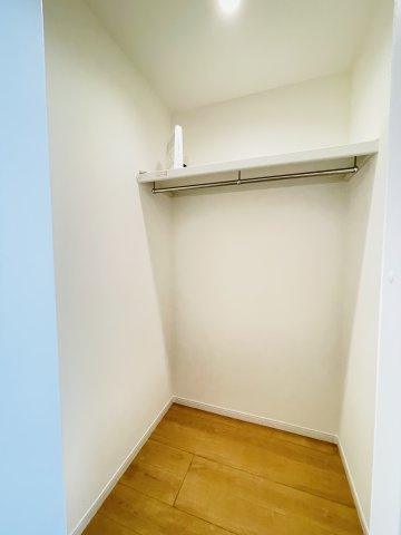 岡崎市上地5丁目の収納|豊富な数のクローゼットには、衣類、日用品、家族の思い出まで大切に保管できます♪