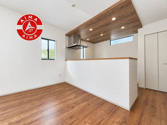 福岡市南区屋形原2丁目第4-2棟（1号棟）のダイニング|キッチンから立ち込める香りが今日の料理を期待させます。