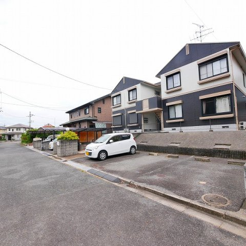 カワゼハイツ桜ヶ丘の駐車場