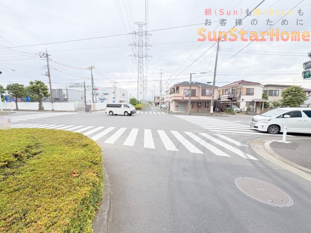 【サンスターホーム】青梅市今井3丁目　新築戸建2号棟の前面道路含む現地写真