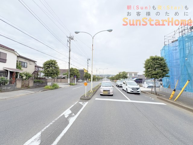 【サンスターホーム】青梅市今井3丁目　新築戸建2号棟の前面道路含む現地写真