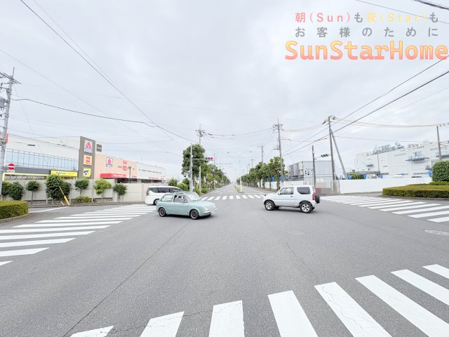 【サンスターホーム】青梅市今井3丁目　新築戸建2号棟の前面道路含む現地写真