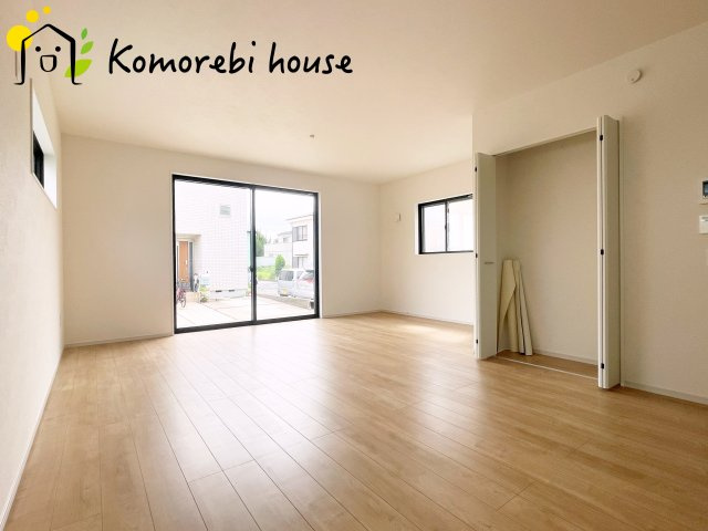 さいたま市見沼区堀崎町　8期　新築一戸建て　KEIAI GRACE　01の居間・リビング|こちらの居間で趣味の時間をお楽しみください