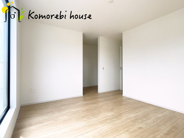 さいたま市見沼区堀崎町　8期　新築一戸建て　KEIAI GRACE　01の寝室|広くて明るい寝室