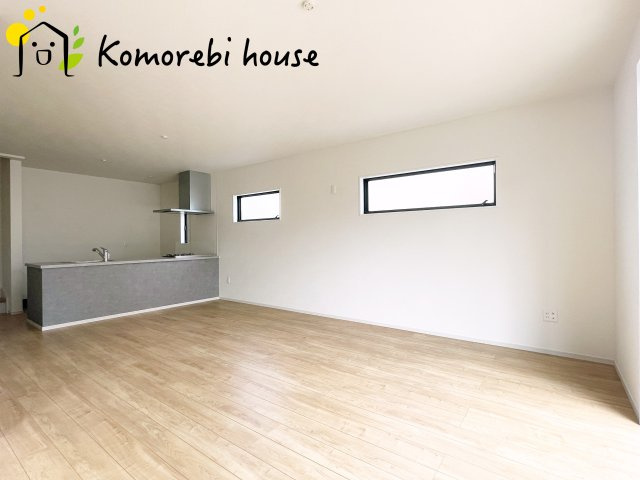 さいたま市見沼区堀崎町　8期　新築一戸建て　KEIAI GRACE　01の居間・リビング|おしゃれなリビングです