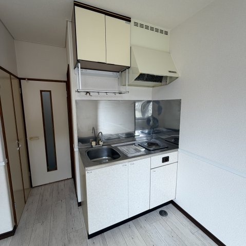 太陽マンションのキッチン|コンパクトなキッチンで掃除もラクラク