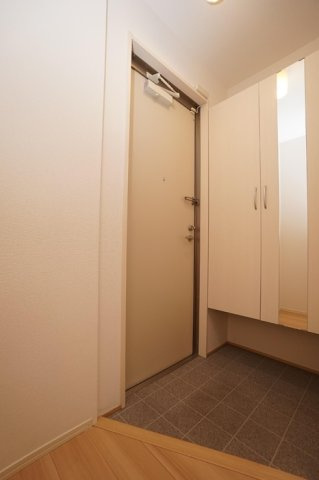 D-room新涯の玄関