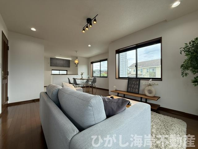 茅ヶ崎市香川3丁目　中古戸建のダイニング|新規リフォーム完了！　18.9帖　LDK
