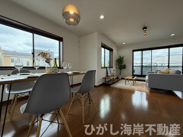 茅ヶ崎市香川3丁目　中古戸建の居間・リビング|新規リフォーム完了！　18.9帖　LDK