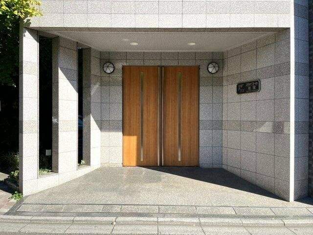 スカイコート原宿のエントランス