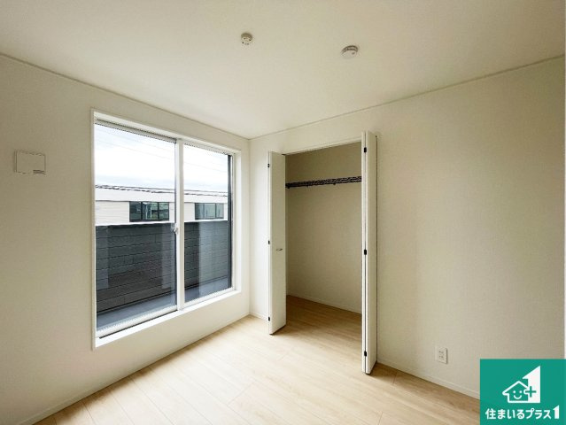 ■尼崎市西昆陽　第2期　新築一戸建ての洋室|シンプルな洋室は、自分好みのインテリアが楽しめます♪ご家族とインテリアや家具を選びに行くのは物件購入時の醍醐味の一つです。ぜひお楽しみください♪