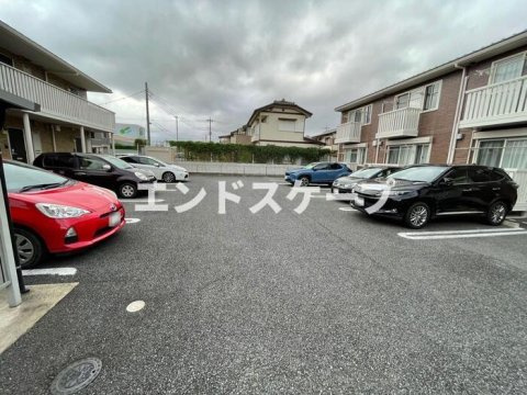 ヴィラージュレヨン　Ｂの駐車場|高崎、前橋、伊勢崎エリアのお部屋探しはエンドスケープまで！お客様の理想お聞かせ下さい♪