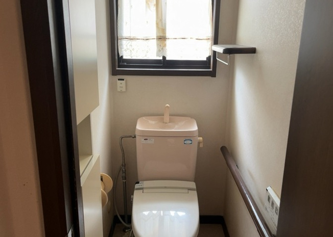 【トイレ】 | トイレは大きさや形、機能、抗菌性などが異なる多種多彩なタイプが各メーカーから出ています。それぞれに良さがあるため、事前にどういったタイプのトイレがいいのかをご家庭内で決めて、内見に行くといいでしょう。