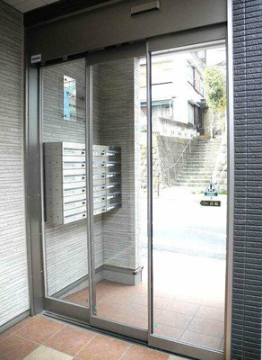 【ロビー】 | サンルージュ横浜 | オートロックで防犯面も安心です 