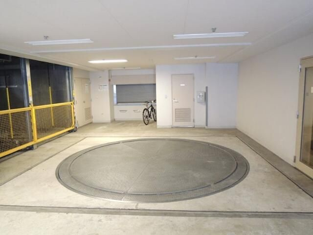 日神デュオステージ横濱マリンスクエアの駐車場