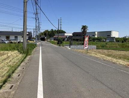 【土地】坂戸市石井11号売地の前面道路含む現地写真|前面道路含む現地写真です