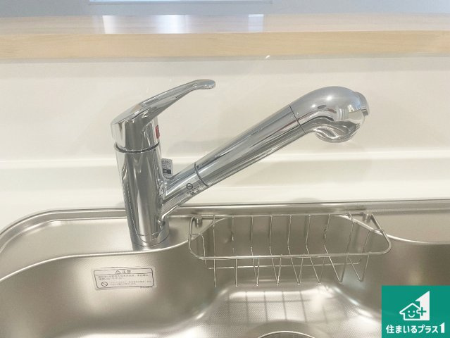 ■摂津市鳥飼西　第4期　新築一戸建ての設備|浄水器を内蔵！炊飯時、お茶を作る時に安心してお水を使えます！お湯と冷水、浄水と原水、シャワーの切替えもワンタッチです！