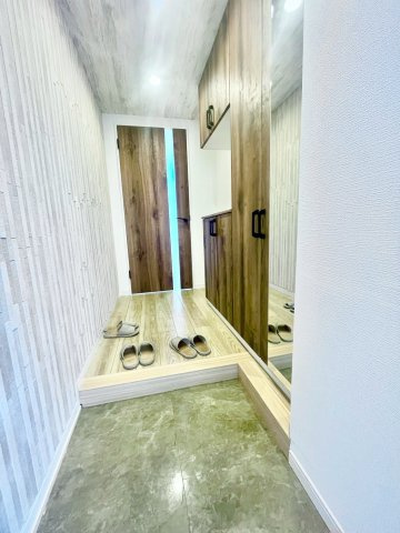 哲学堂コーポラスの玄関|2026.06.06撮影

現地ご見学希望・資料請求などお気軽にお問い合わせ下さい！
03-5990-5201