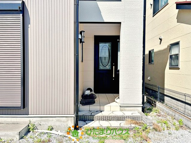 久喜市高柳　中古一戸建ての玄関