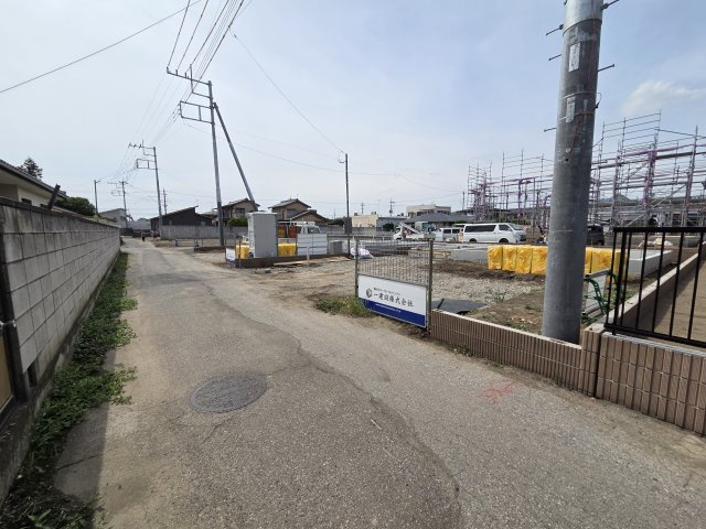 新築　伊勢崎第3茂呂町　5号棟　Livele Garden.Sの前面道路含む現地写真|現地写真　南側前面道路幅員約4ｍ
