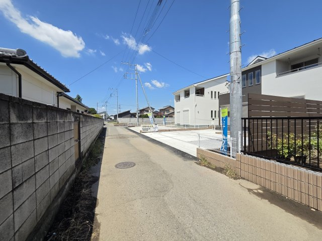 新築　伊勢崎第3茂呂町　5号棟　Livele Garden.Sの前面道路含む現地写真|現地写真　南側前面道路幅員約4ｍ