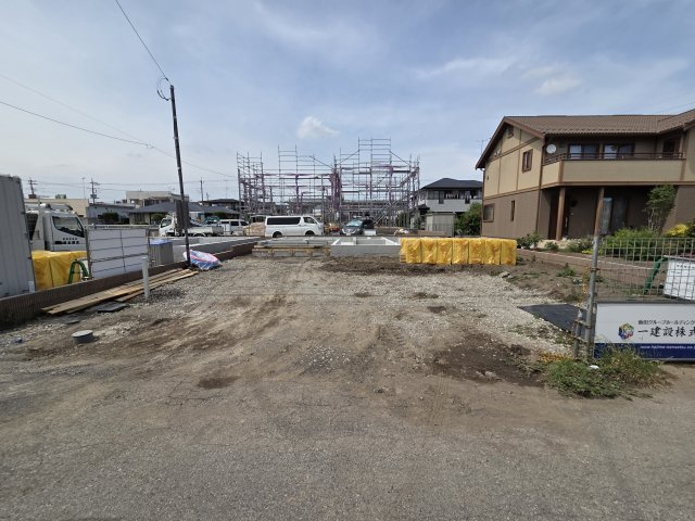 新築　伊勢崎第3茂呂町　5号棟　Livele Garden.Sの駐車場|現地写真　駐車は建物南側に並列3台可能です！