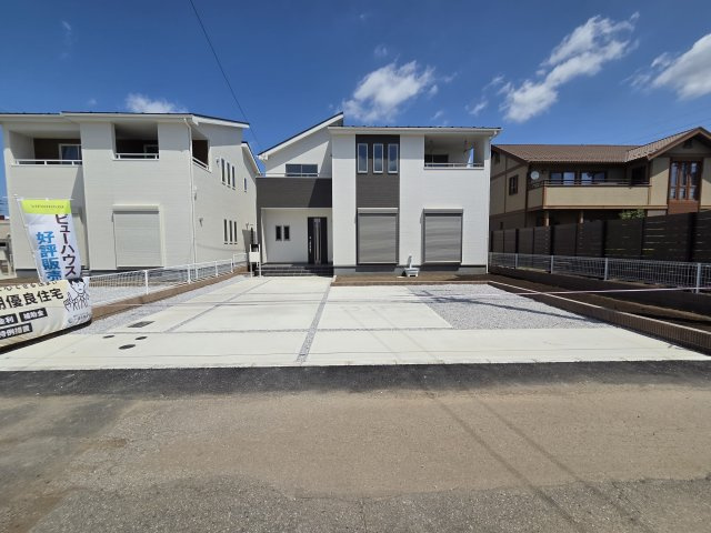 新築　伊勢崎第3茂呂町　5号棟　Livele Garden.Sの駐車場|現地写真　駐車は建物南側に並列3台可能です！