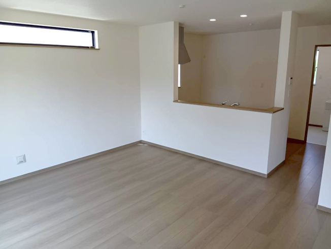 【居間・リビング】 | 清水町長沢643番 新築建売分譲住宅 建物＋土地 TW06208 | 清水町長沢　B号棟　LDK　※令和8年7月16日撮影