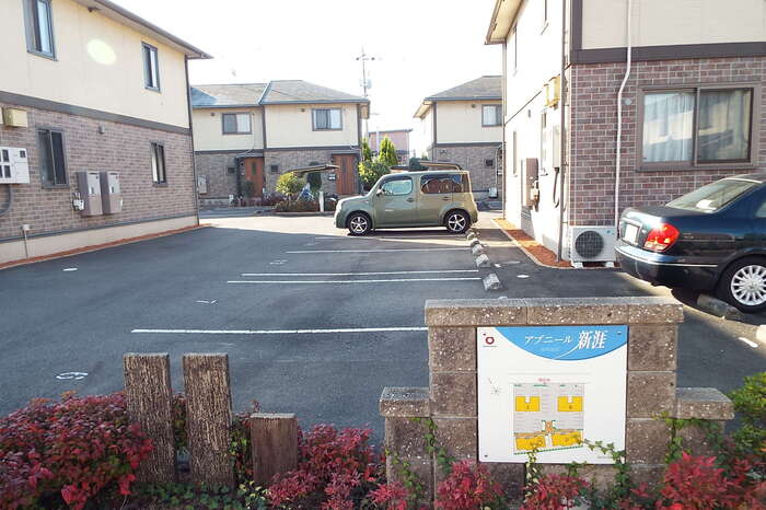 アブニール新涯　A棟の駐車場
