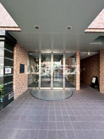 プレサンス神戸駅前のエントランス