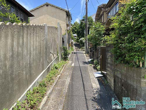 吉田下大路町 中古テラスの前面道路含む現地写真