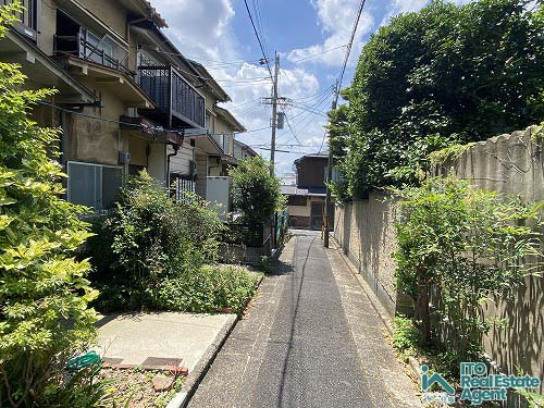 吉田下大路町 中古テラスの前面道路含む現地写真
