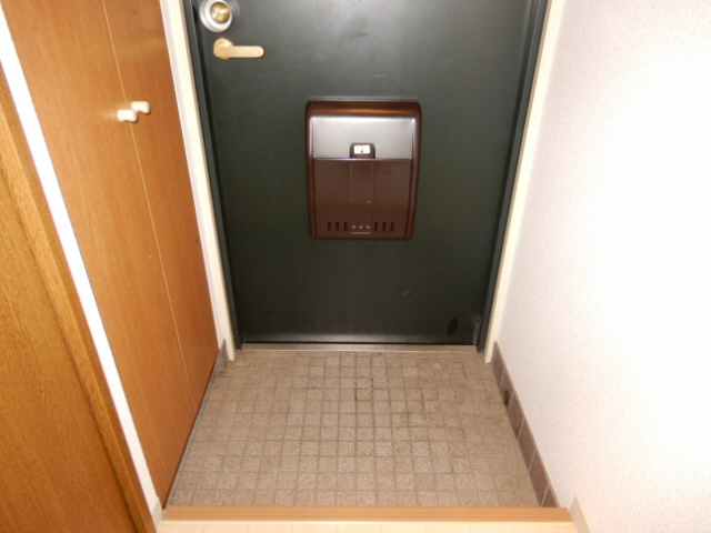 YKハイツ桜町の玄関