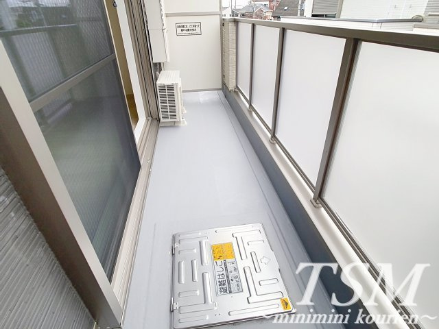 メゾンレヴナ木田町のバルコニー