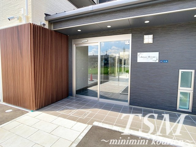 メゾンレヴナ木田町のエントランス